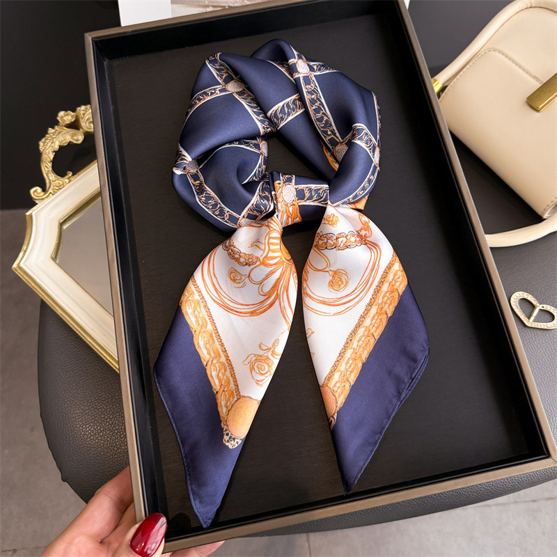 Blue Classic Chain Print Squar - đánh giá và giá Scarf Silk Square