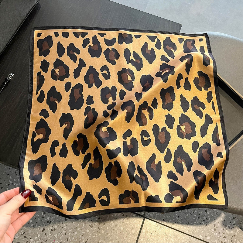 100% Silk Square Scarf Leopard - đánh giá và giá Scarf Silk Square