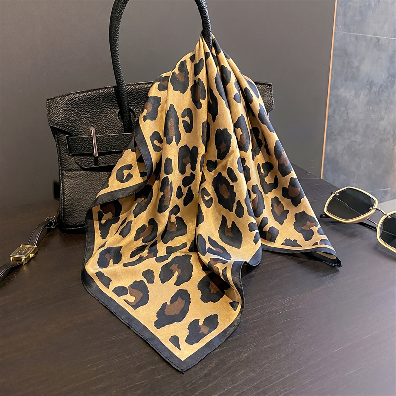 100% Silk Square Scarf Leopard - đánh giá và giá Scarf Silk Square